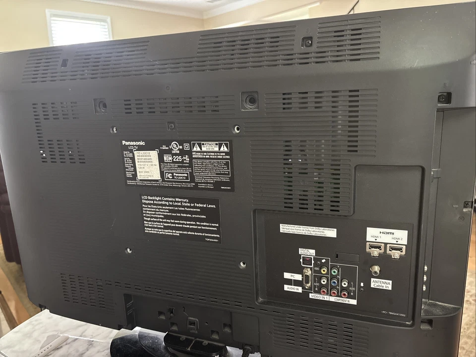 Panasonic TC L32C22 LCD TV 720p 32in - Image 3 of 4