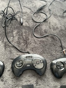 Sega Genesis Model 1 Bundle &ndash; 4 Controllers + 3 Games &ndash; Powers On