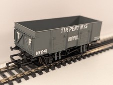 Hornby R6599 OO Gauge 21-Ton Wagon in “Tirpentwys” Livery