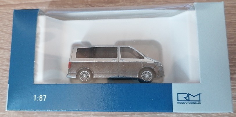 Rietze 11670 - 1/87 Volkswagen T6.1 Bus KR Reflex Silver/Indium Gray - New