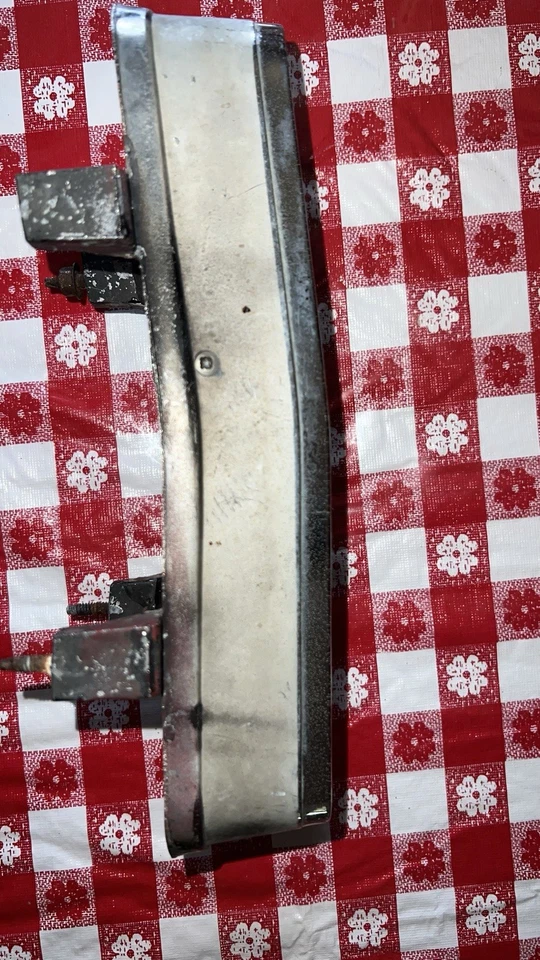 Ford Mustang 1966 cupé emblema delantero y capó espejo retrovisor lateral moldura metálica y emblema Foto 4 de 4