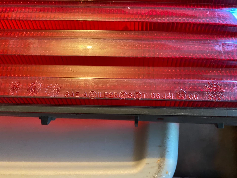 Lente de luz trasera lateral del pasajero derecha Plymouth Caravelle 1986 1987 1988 NOS Foto 3 de 4