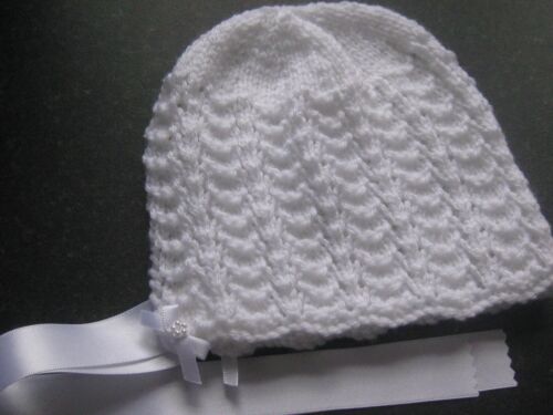 LOVELY HAND KNITTED BABY BONNET IN WHITE SIZE NEW BORN (6) - Picture 1 of 2