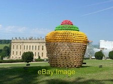 Foto Escultura de pastel de frutas 6x4 de Joan Vasconcelos. En exhibición como parte de c2016
