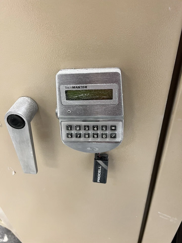 ROLLAND DOUBLE DOOR DIGITAL KEYPAD SAFE INVENTORY WEAPON GUN MONEY WITH CODE - Image 3 of 3