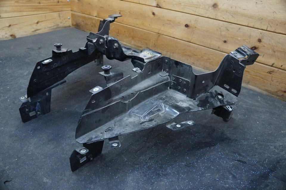 Front Radiator Nose Cone Frame Mount Support Assembly OEM Plymouth Prowler 97-02 Foto 2 de 4