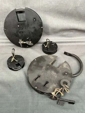 FANTASTIC Lot of (4)  Antique Iron Round Keyed Pad Locks Original w/8" Dual Key