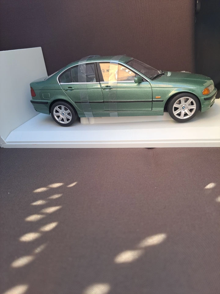 UT MODELS / WELLY  20513 1/18 BMW 328I E46 RARER GREEN MODEL BOXED CAR MINT - Image 4 of 4
