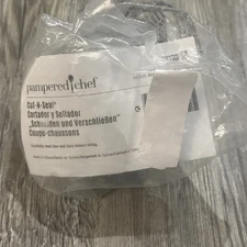 Pampered Chef Cut N Seal # 100130 Crustless Sandwich Appetizer Maker Gray New