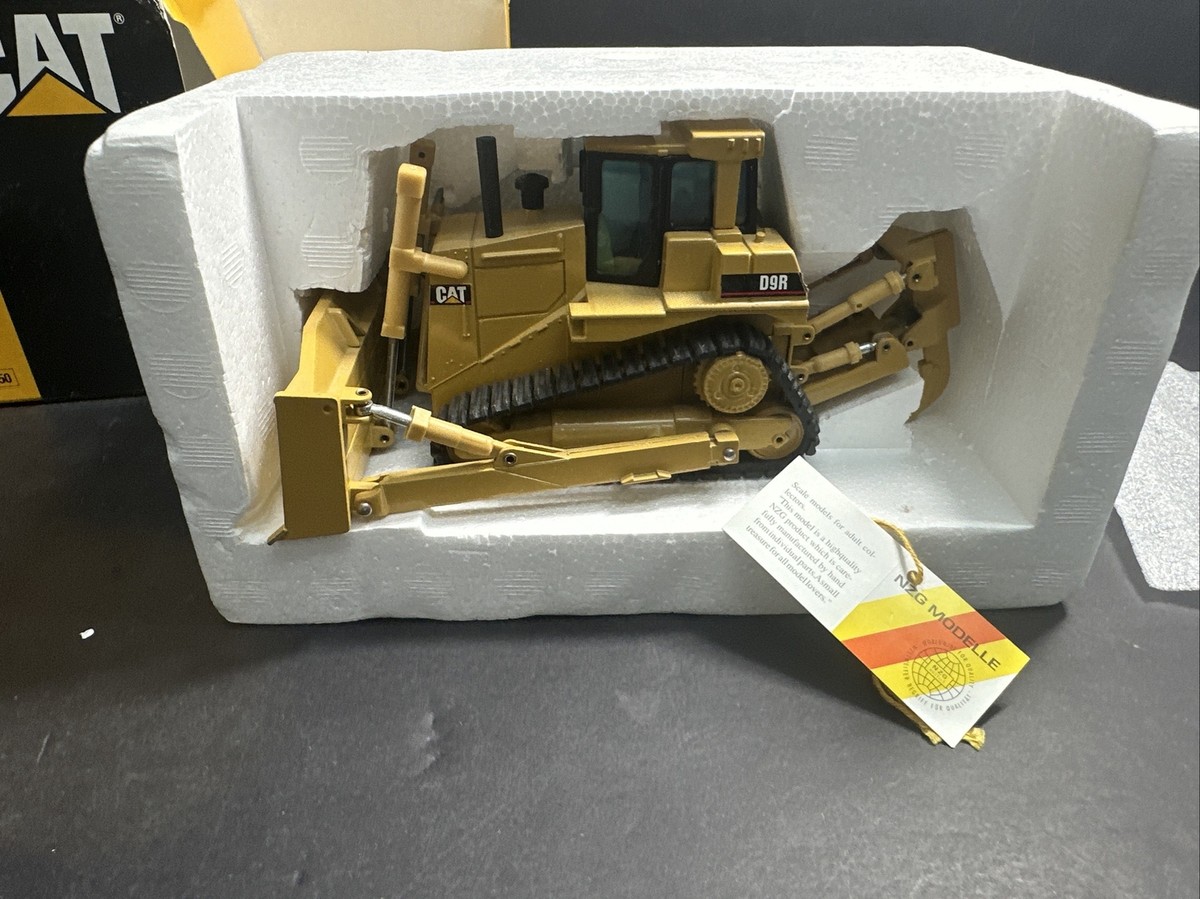 CATERPILLAR CAT D9R DOZER WITH RIPPER - NZG 1:50 SCALE