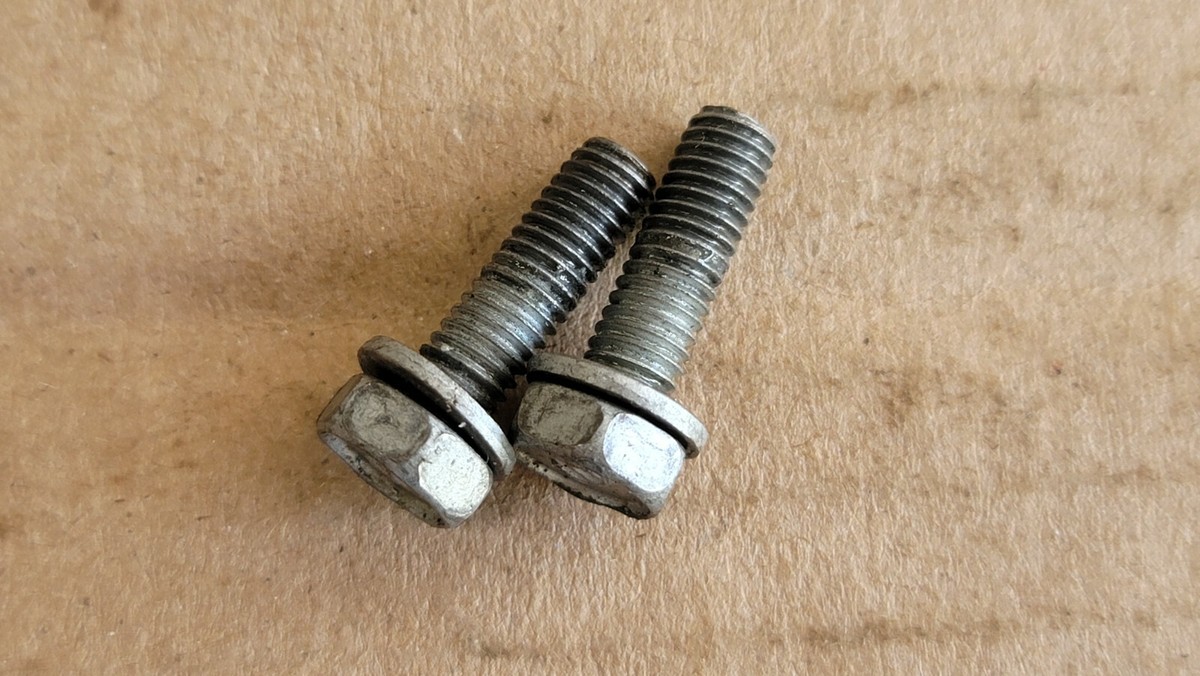 SET OF TWO (2) OEM YAMAHA BOLTS W/WARRANTY 97095-06020-00 92995