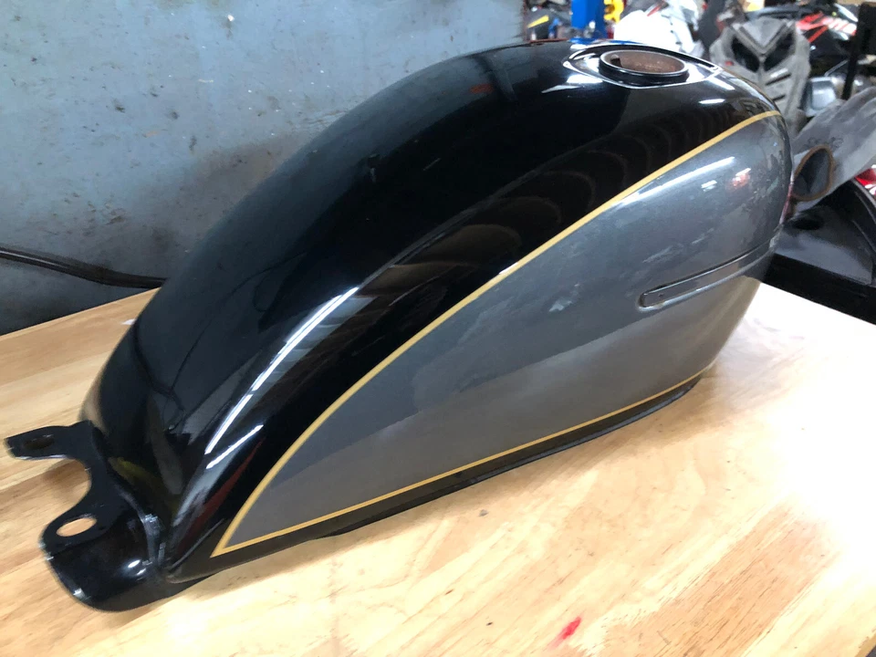 Tanque de combustible Suzuki GS550 T 1980-1981 OEM negro/gris en muy buena condición 80 81 nos Foto 3 de 4