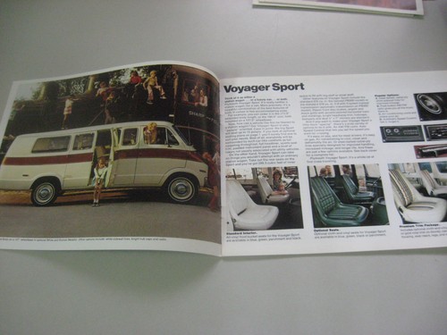 1975 PLYMOUTH VOYAGER VAN SALES LITERATURE NOS - Picture 2 of 5