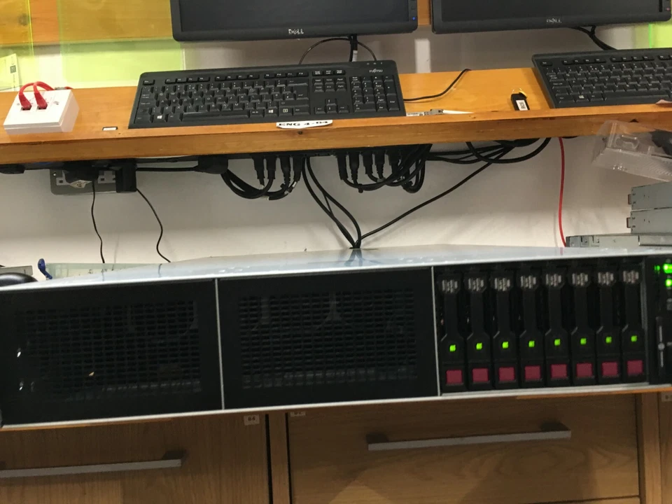 Servidor HPE ProLiant DL380 Gen10 doble 22 núcleos dorado 6152 **512 GB***2 TB nvme m.2  Foto 2 de 4