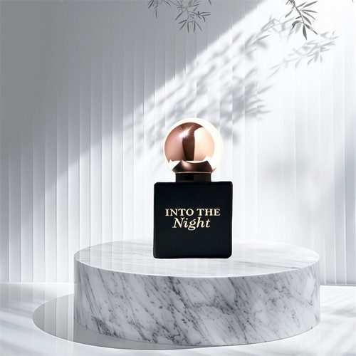 Bath & Body Works Into the Night 1.7 Fluid Ounces Eau De Parfum Spray - 第 1/21 張圖片