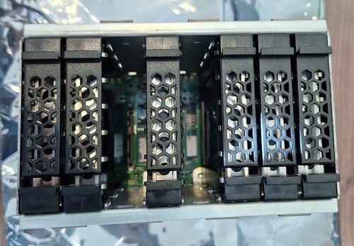 Festplattengehäuse Fujitsu 8x 2.5“ hot-swap SAS SATA SSD HDD a3c40125908 TX140S2