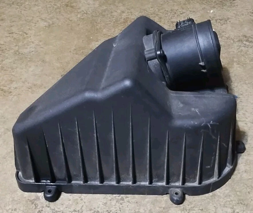 Chevrolet Traverse 2009 caja de filtro de aire superior y sensor de medidor de flujo de aire solo cubierta Foto 2 de 4