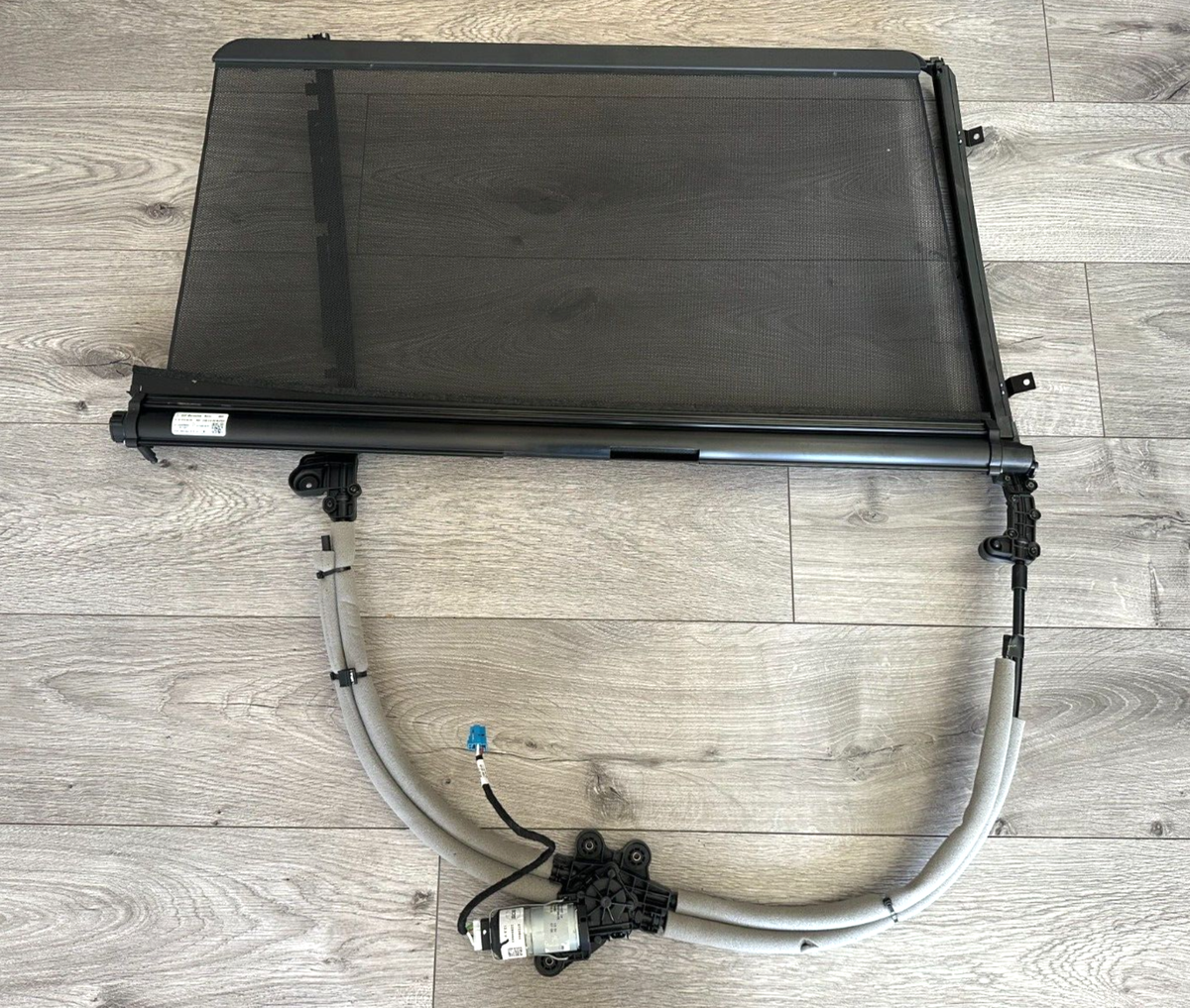 MERCEDES BENZ ROLLER SUN BLIND, PART# 1678106405, 16781064059051