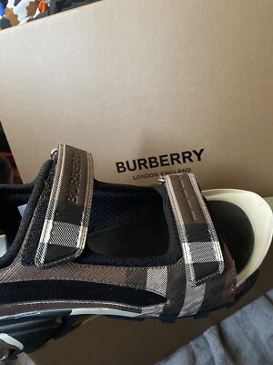Authentic BURBERRY ARTHUR CHECK-PATERN SANDALS. Size US 9