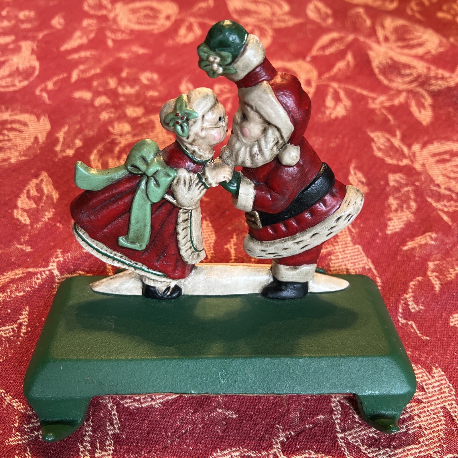 VTG MIDWEST CAST IRON DOUBLE STOCKING HOLDER MR & MRS CLAUS KISSING