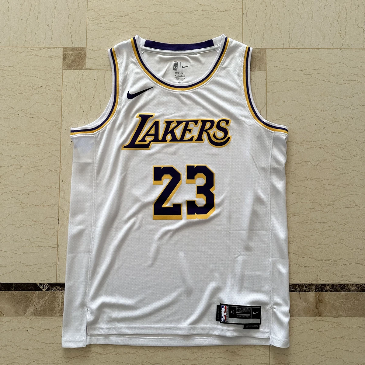 Camiseta lebron james lakers blanca deals