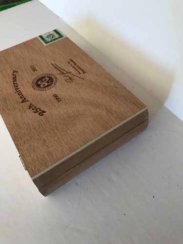 PG Paul Garmirian 25th Anniversary 20 Short Robusto Cigars Wooden Empty Box - Picture 5 of 7