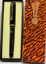 Pilot Tiger 600 Black Fluted & Gold Fountain Pen - F Nib - 1970s - New-Old-Stock