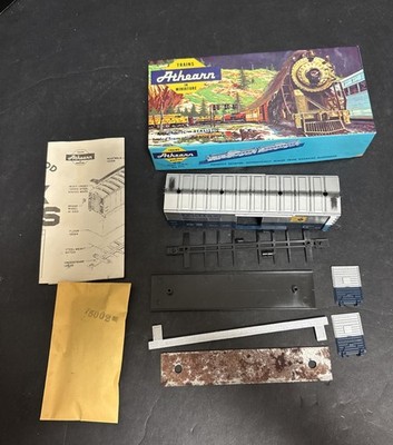 Baltimore & Ohio Sentinel Bev-Bel 40' Boxcar Blue Box Athearn Kit Silver 466083