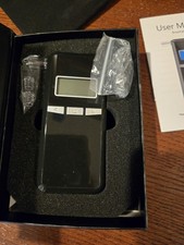 Elektroniczny alkalizer open box czarny do alkoholu z futerałem