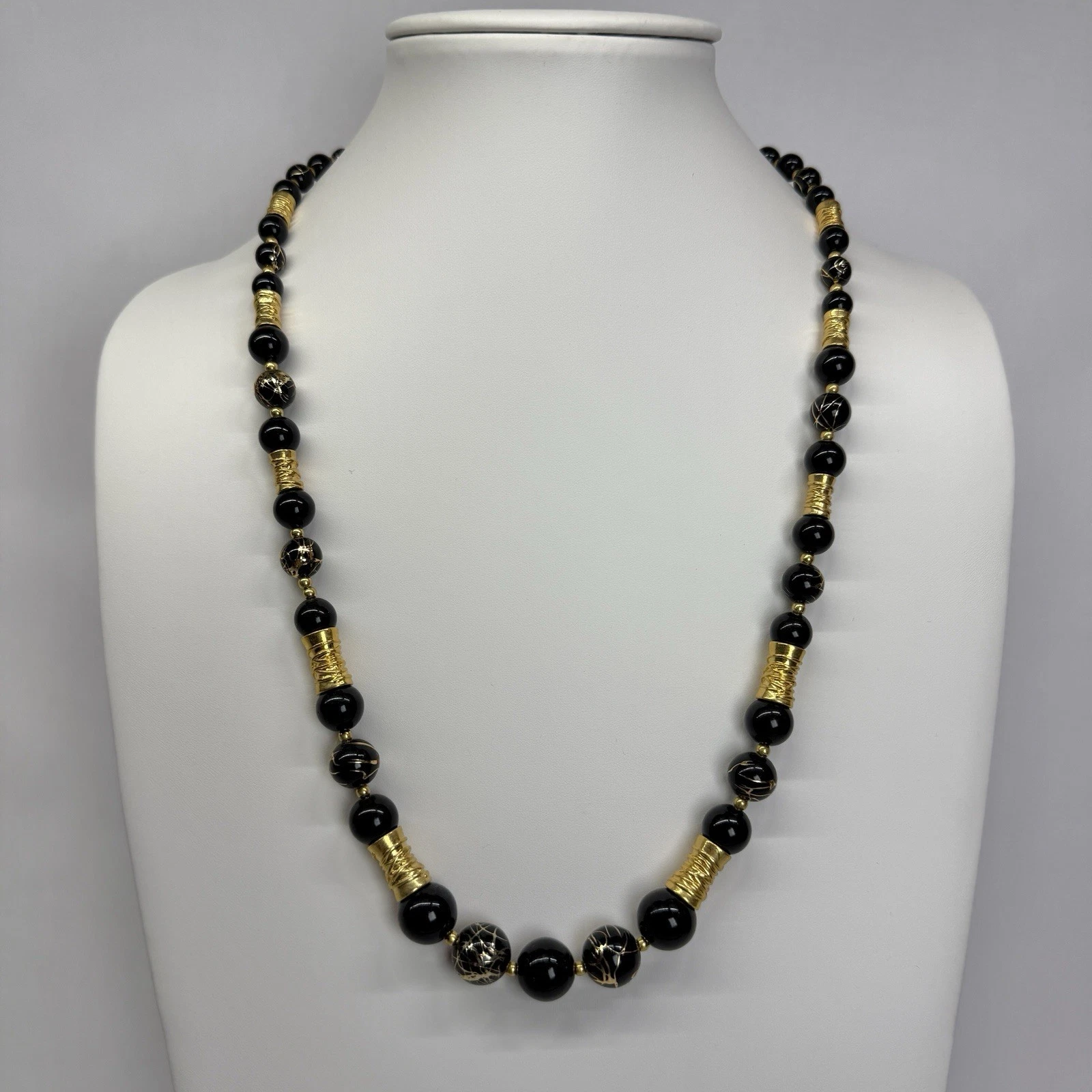 LIZ CLAIBORNE Black & Gold Swirl Bead Gold Tone Vintage Necklace Jewelry N236