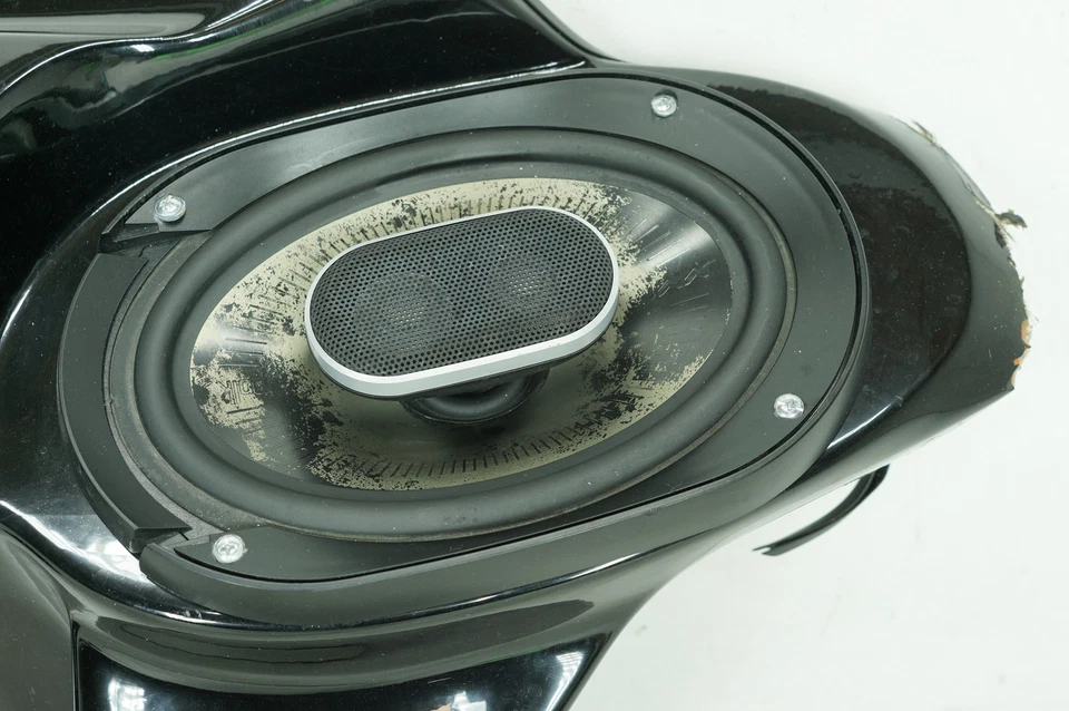 05 Harley Sportster XL883 OEM Front Inner Batwing Fairing Cover & Audio Speakers - Image 3 of 4