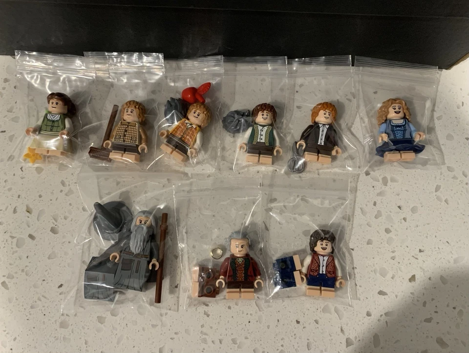 Lego Lord of Rings: The Shire All 9 Minifigures + Phoenix, Horse & Carriage - Image 3 of 4
