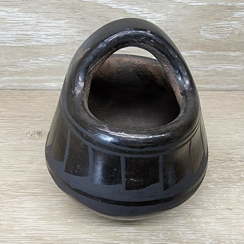 Native American Pottery Santo Domingo Polished Blackware Etched Slip - Foto 2 di 7