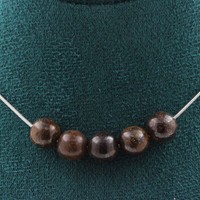 Steine Und Mineralien. Halskette Mit 5 Perlen Bronzit 8 Mm. Kette Aus Edelstahl
