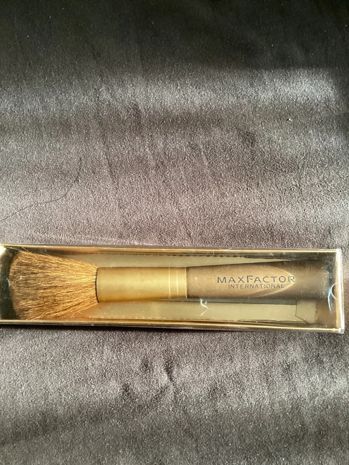 Max Factor ( international ) Powder Brush ( + free blending brush ! ) BRAND NEW - Image 2 of 4