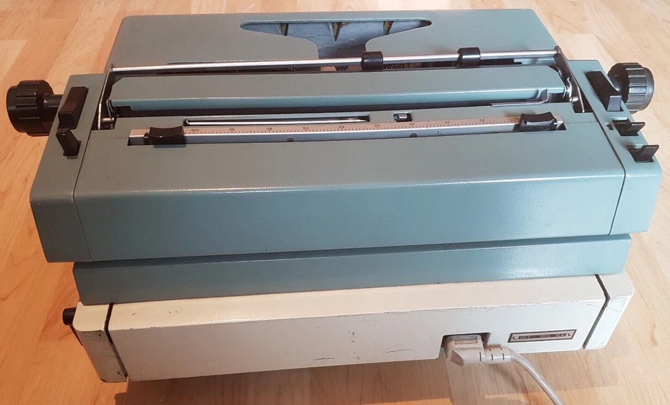 ROBOTRON 202 ELEKTRISCHE SCHREIBMASCHINE ORIGINAL DDR VEB KOMBINAT - Bild 3 von 4