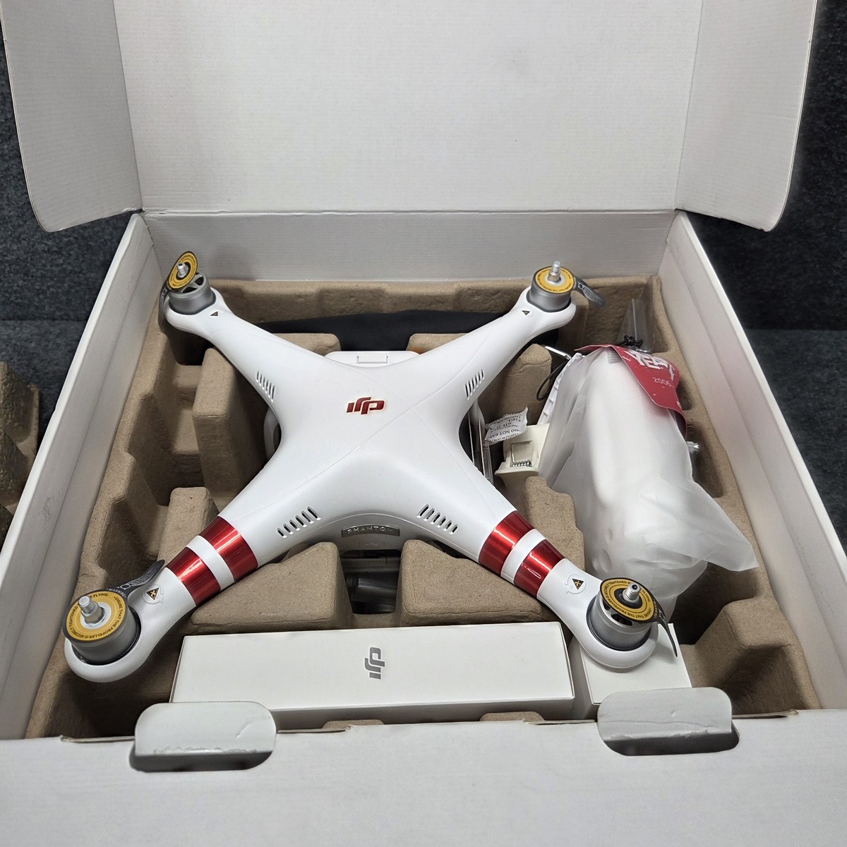 DJI Phantom 3 Standard Quadcopter Camera Drone - White for