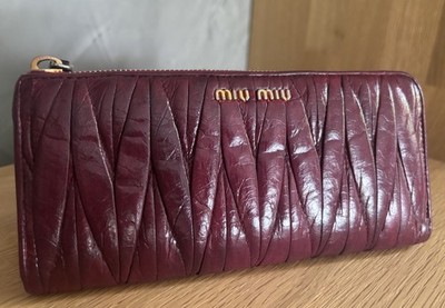 Miu Miu Matelassé Nappa Leder Zip-Around Wallet / Portemonnaie - (Repainted)