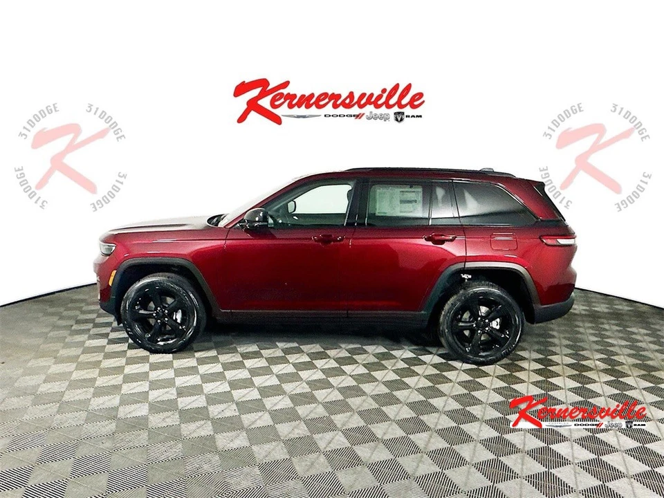 2025 Jeep Grand Cherokee Altitude 4WD 4dr SUV Leather Heated Seats Remote Start - Image 4 of 4