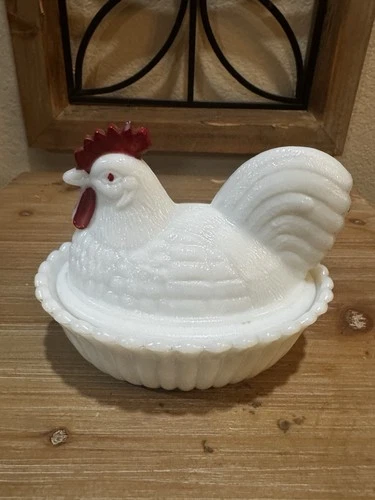 Vintage Westmoreland Hen On Nest Milk Glass Red Comb 5.5 In Split Tail