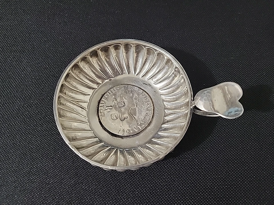 Raro Antiguo Tastevin Copa Sabor Vino 1792 8 Reales Carolus IIII Moneda España 74 gr. Foto 2 de 4