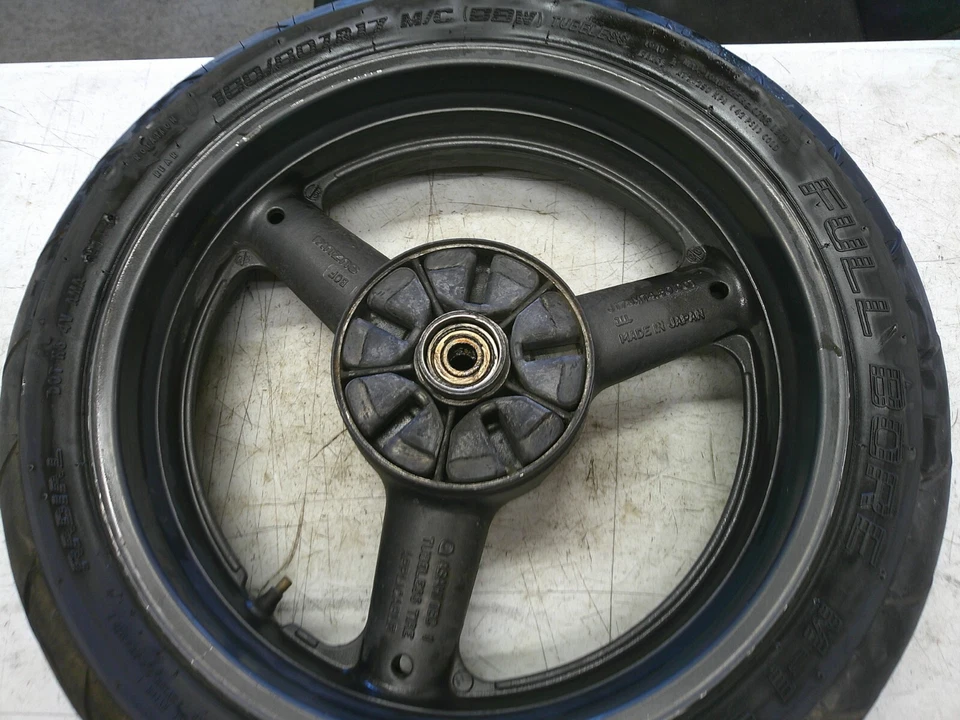 Задний обод колеса 1998-2003 Suzuki Katana 750 GSX750F - Изображение 2 из 4