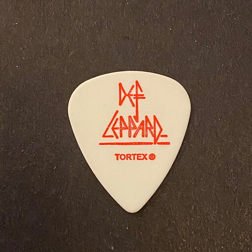 DEFLEPPARD ギターピック 1枚 guitar pick collection - DEF LEPPARD. OG LOGO/RED. JAPAN 2002