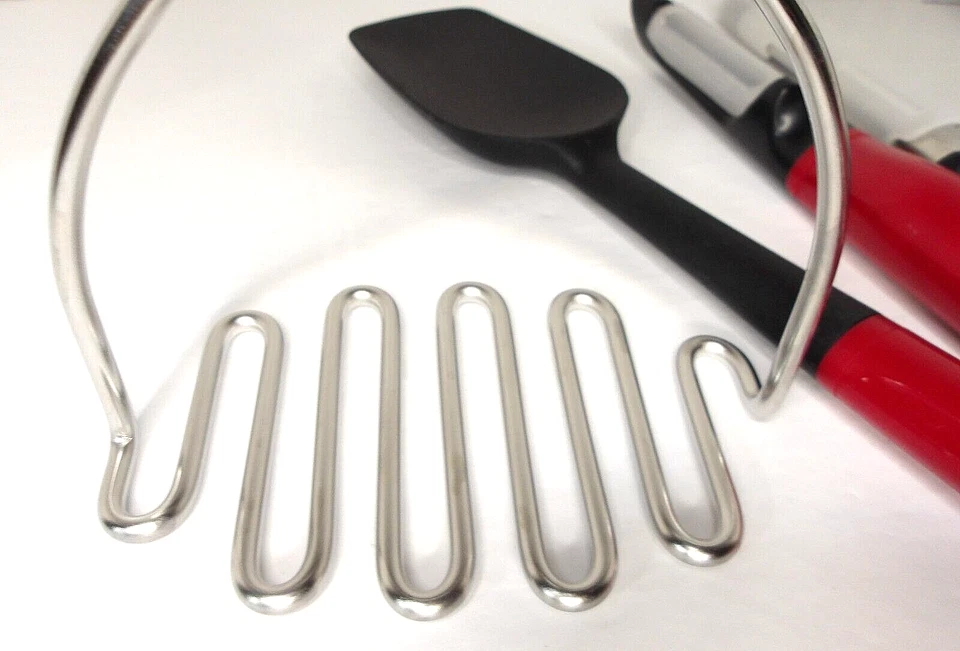 KitchenAid 6-Piece Set, Masher/Grater/Peeler/ 2 Turners/Scraper - Empire Red - Image 2 of 4