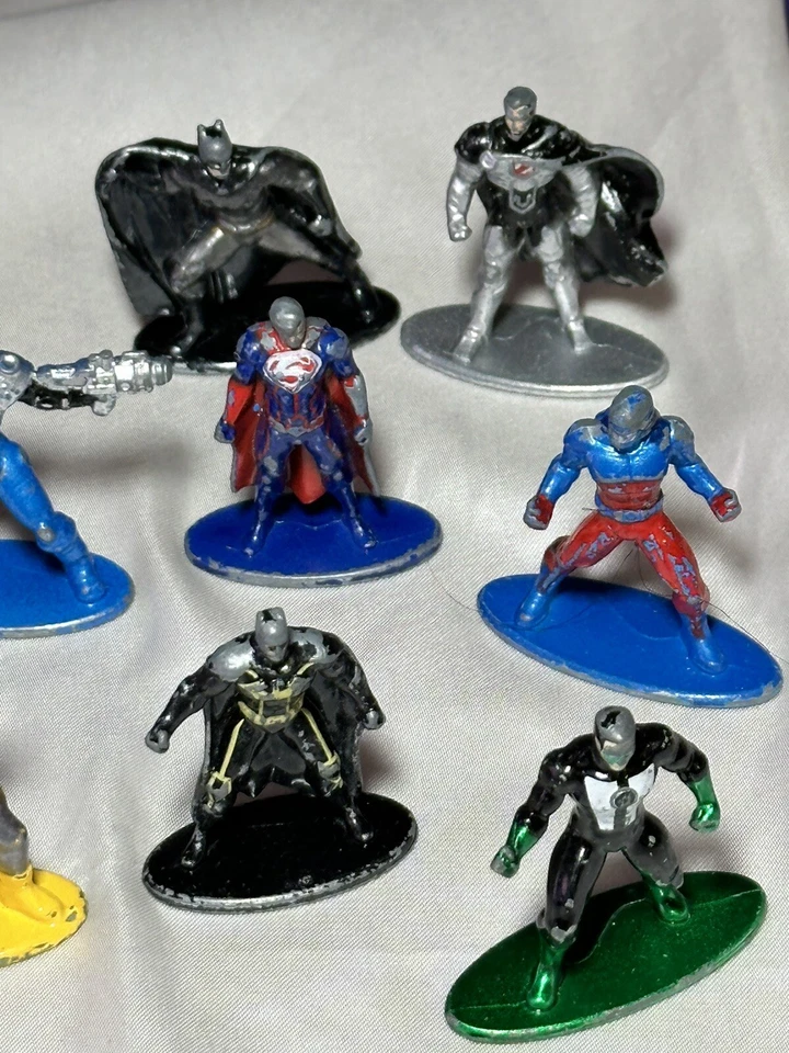 Lote de 16 figuras de metal fundidas a presión de cómics superhéroes villanos figuras de 1,5" Foto 2 de 4