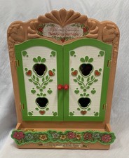 Strawberry Shortcake Wonderful World Cabinet House Case With 5 mini Figures