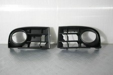 Stoßstangengitter für Golf 5 mit Löchern für Nebelscheinwerfer rechts und links