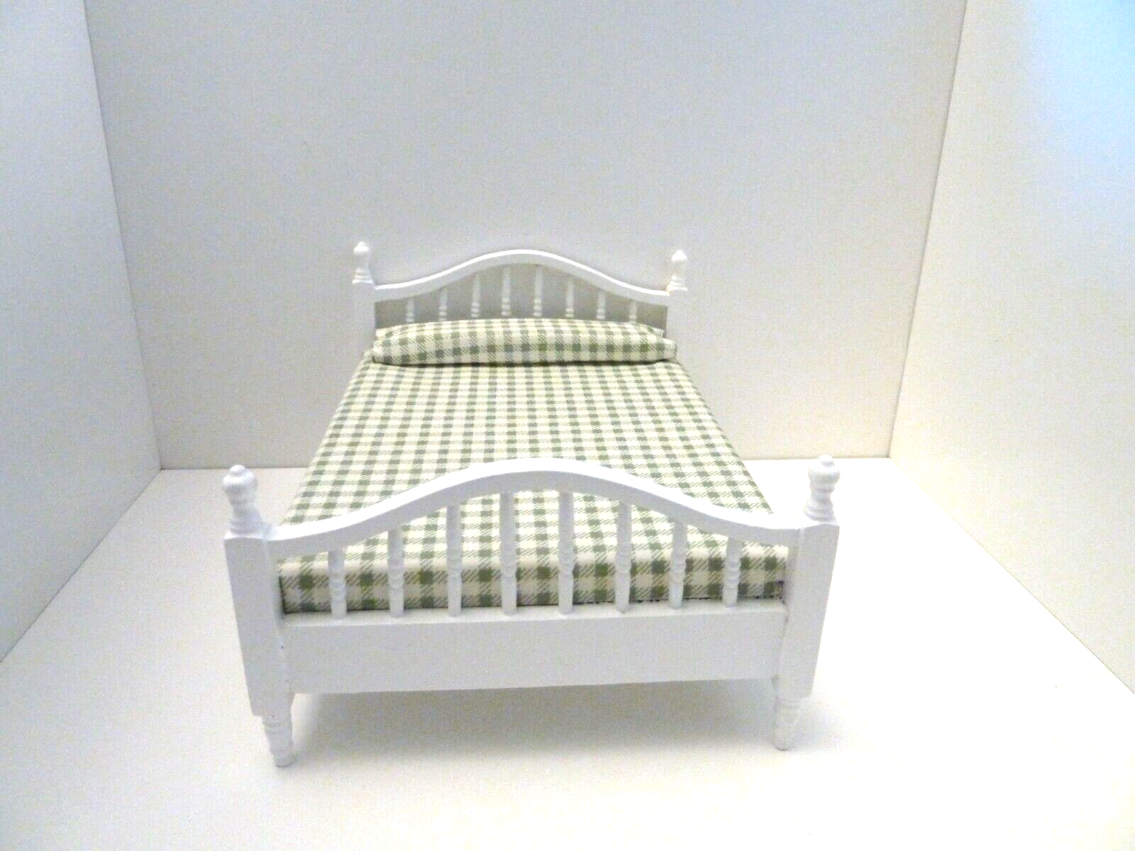 Dolls House White Double Bed Furniture Miniature 1:12 Scale I Jaspers Miniatures