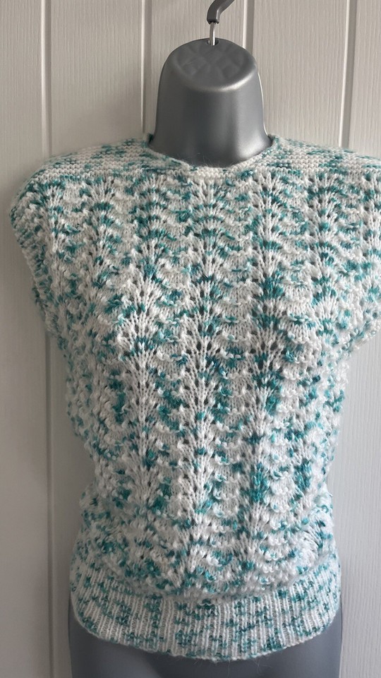 Ladies White & Green Hand knit Sleeveless Jumper Top Size XS 32” Bust