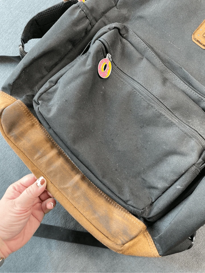 Mochila Golf Wang Donut Negra Marrón Gamuza Borde Gato Estampado Interior Ropa de Calle Foto 2 de 4